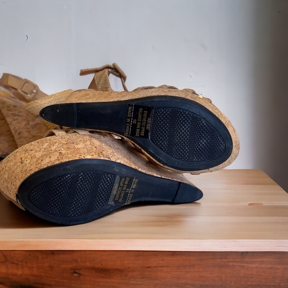 De Blossom Collection cork wedge platform sandals made with vegan faux leather - Picture 16 of 16